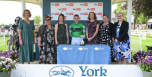 MACMILLAN NURSES ENJOY A DAY AT YORK RACES